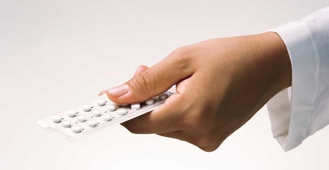 Трябва ли да спра противозачатъчните хапчета по време на менопаузата? Как менопаузата влияе върху фертилноста?